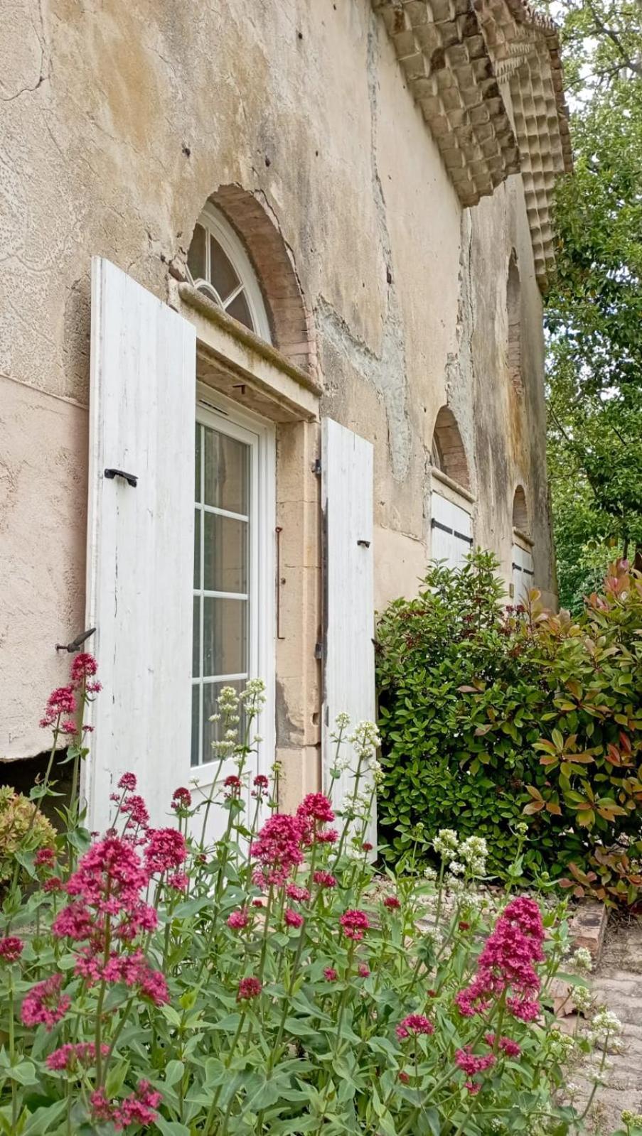 Gîte de l'orangerie du Château de la Bégude de Mazenc Exterior foto